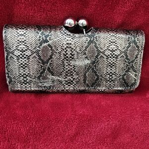 Unbranded Snakeskin Faux Leather Wallet with Large Kiss Lock